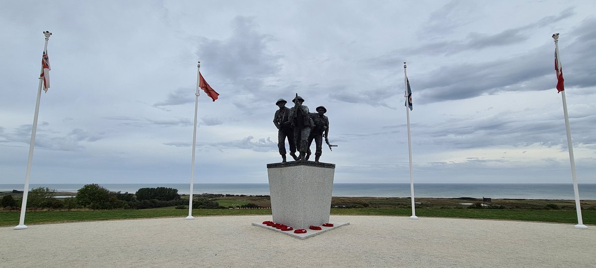 BBTLLP's tweet photo. A fantastic day as we moved from the #British view into the #American sector with stops & talks on amongst others, defense at #LonguesSurMer #German battery, the new #British #Normandy #Memorial,attacks at #PointeDuHoc & a visit to the stunning #American #Cemetery at #Omaha https://t.co/QgjVDUr8Yi