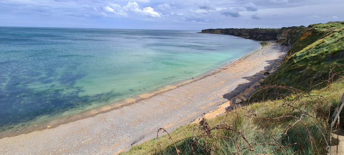 BBTLLP's tweet photo. A fantastic day as we moved from the #British view into the #American sector with stops & talks on amongst others, defense at #LonguesSurMer #German battery, the new #British #Normandy #Memorial,attacks at #PointeDuHoc & a visit to the stunning #American #Cemetery at #Omaha https://t.co/QgjVDUr8Yi