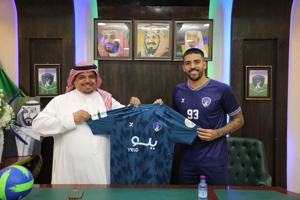 alshullaclub's tweet photo. 📸| لقطات مصورة من مراسم التوقيع مع اللاعب كارلوس هنريكي بحضور رئيس مجلس الإدارة أ. فهد بن عبدالله الطفيل https://t.co/PHDgvA6HVW