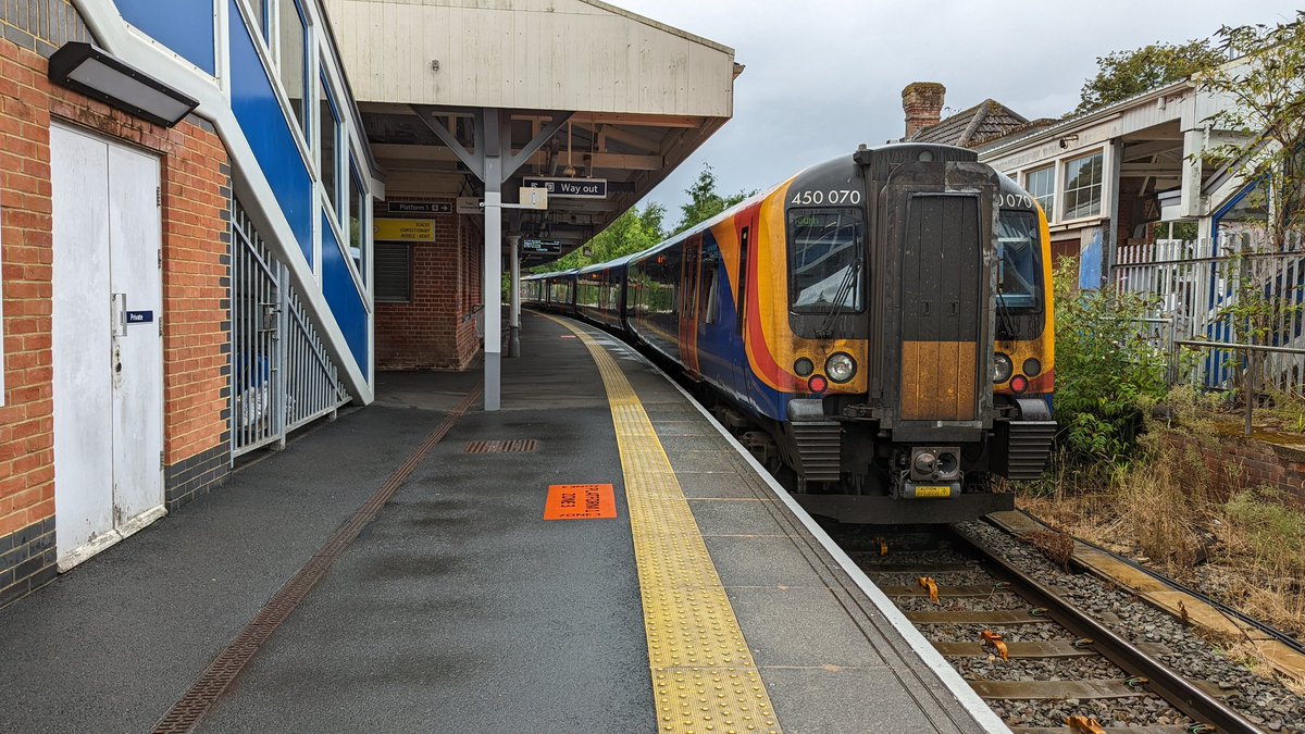 BeyondTheTrains's tweet image. I think it's safe to say it's been a bit damp.

Please bear with me while my hair takes a further 12 hours to dry.

#TwitterGuard
#RouteLearning