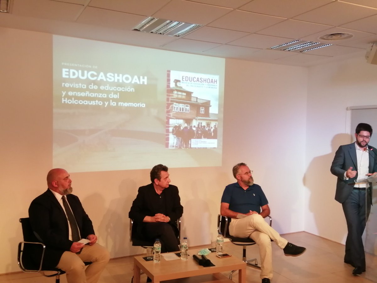 Presentacion en Casa Sefarad de la revista educativa 'EducaShoah' gracias a Miguel Angel Ballesteros, Jesús Chaparro y Daniel Mir. Enhorabuena!!!