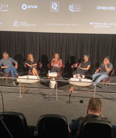 AmbulanteMich's tweet photo. ¡Únanse a nuestro #FacebookLive! Estamos hablando sobre la próxima edición de Ambulante en Michoacán: https://t.co/9EsSWrkeD7 #SomosResonantes https://t.co/WiJtPQQIBb