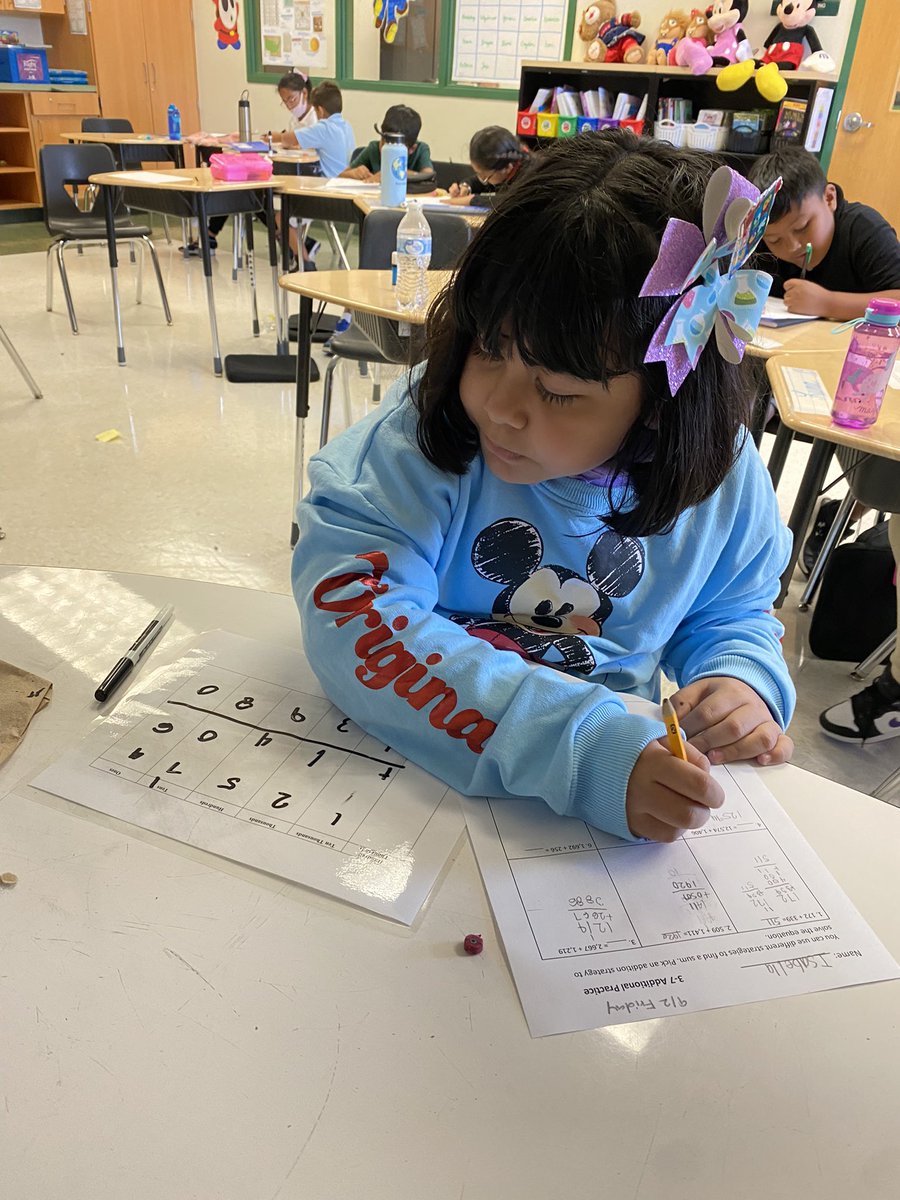 leithteach's tweet photo. Using our #placevalue chart to help us fluently add multi digit numbers! #mathsuperstars @ParksideProud https://t.co/kJnKaQfgIv