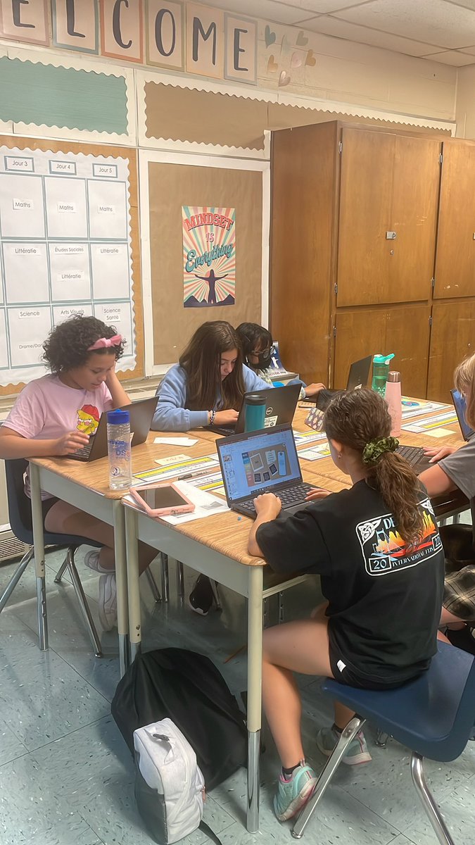 6PGators's tweet photo. Working on our Time Capsule Projects! https://t.co/FQuBFbyjZU