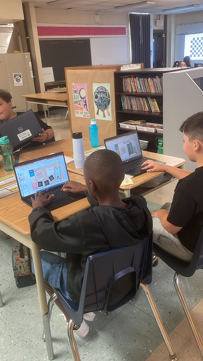 6PGators's tweet photo. Working on our Time Capsule Projects! https://t.co/FQuBFbyjZU