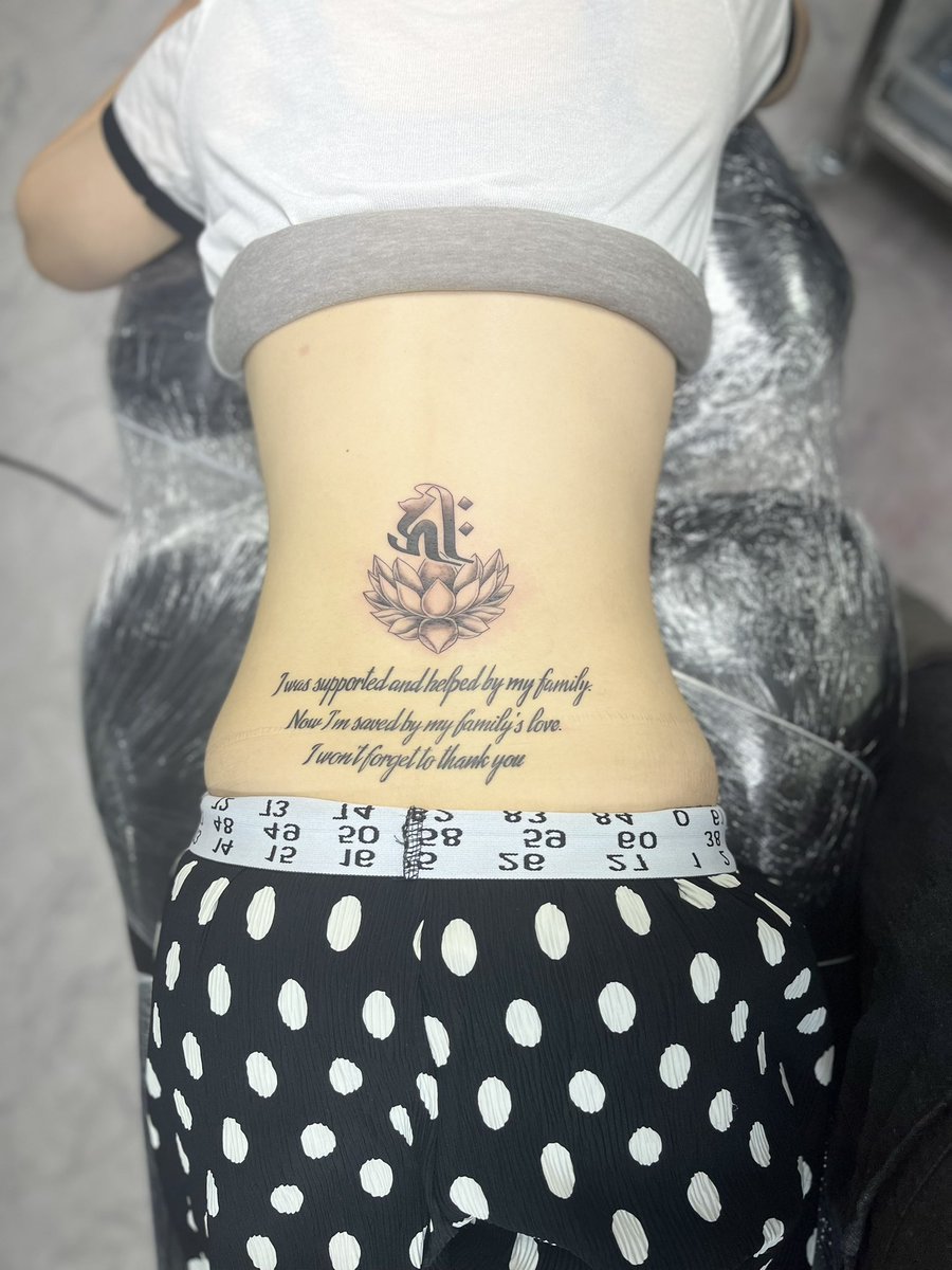 lunar_orbit2's tweet photo. #蓮とレタリング🙆‍♂️
#セクシーくびれ大臣
work by @lunar_orbit 

#タトゥー #刺青
#tattoo #tattooed  
#洋彫り #和彫り #彫師 #刺青彫師
#タトゥー女子 
#ガールズタトゥー
#レタリングタトゥー
#tattooartists #tattoostudio #tattooshop
#girlstattoos #letteringtattoos
#coveruptattoos https://t.co/erTLYHCyqz