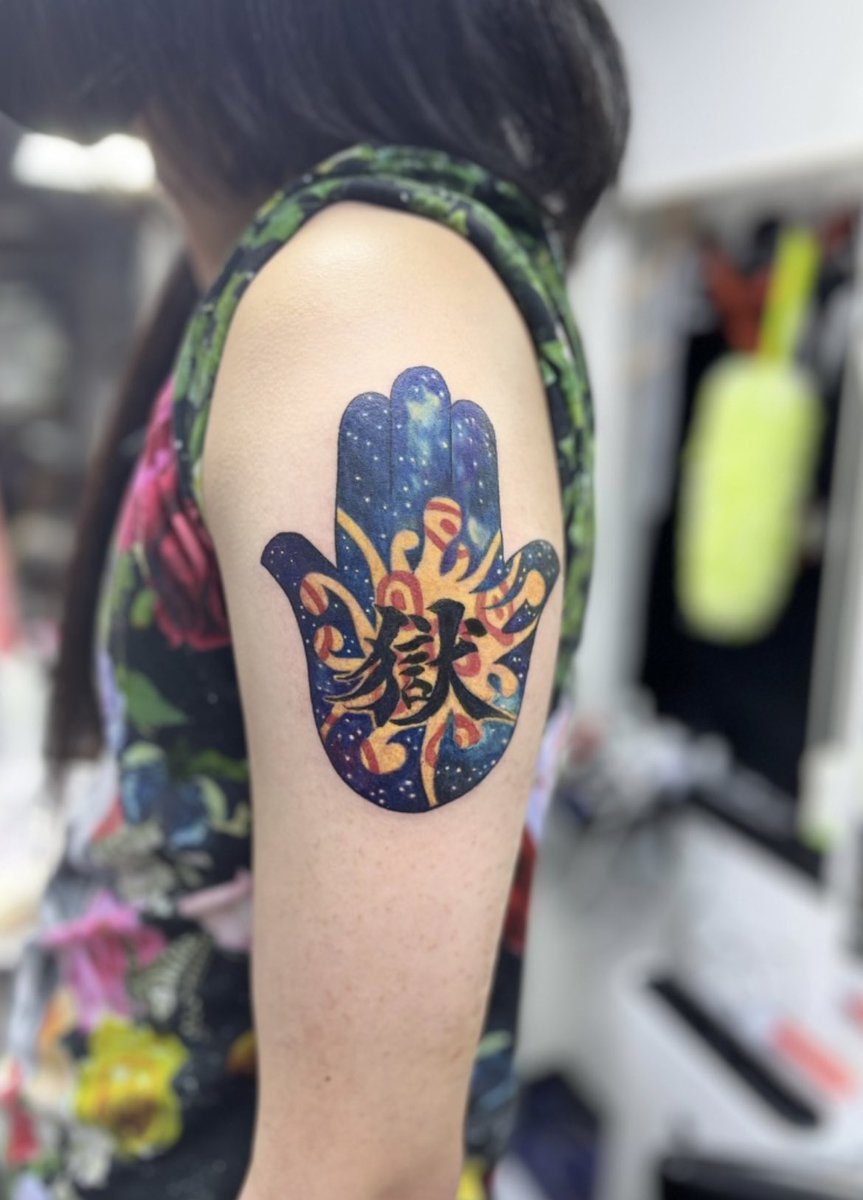 lunar_orbit2's tweet photo. #ハムサ🙆‍♂️ というらしい
#魔除け
work by @lunar_orbit 

#タトゥー #刺青
#tattoo #tattooed  
#洋彫り #和彫り #彫師 #刺青彫師
#タトゥー女子 
#ガールズタトゥー
#レタリングタトゥー
#tattooartists #tattoostudio #tattooshop
#girlstattoos #letteringtattoos
#coveruptattoos #touchuptattoo https://t.co/VqFwFpMhAv