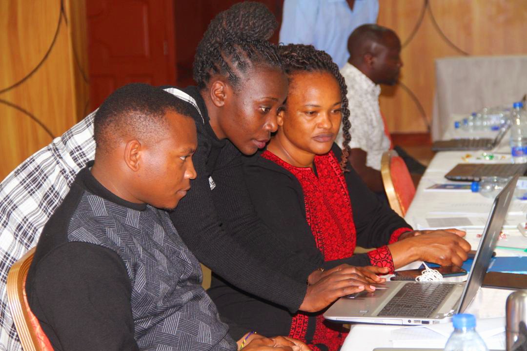humanrightstz's tweet photo. Leo #Septemba 06, 2022 Wizara ya Maendeleo ya Jamii, #Jinsia, #Wanawake na Makundi Maalum kwa kushirikiana na #LHRC imefanya kikao kazi cha kuhitimisha mchakato wa kuandaa Mwongozo wa #Taifa wa Uendeshaji wa Mabaraza ya Usuluhishi wa #Migogoro ya Ndoa na Familia Mkoani #Morogoro. https://t.co/Tj2z6729RI