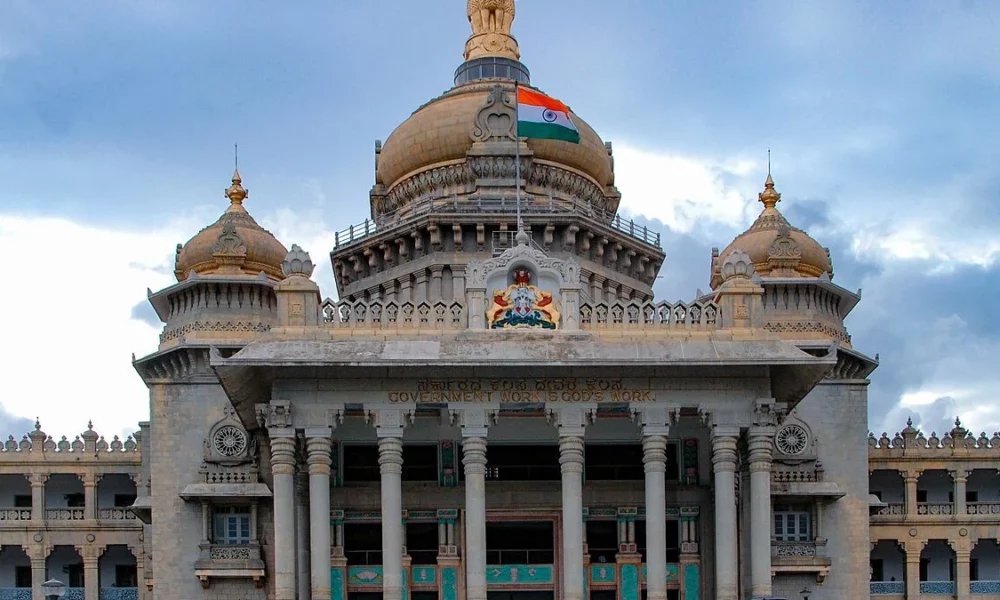 VistaraNews's tweet photo. ರಾಜ್ಯದಲ್ಲಿ ನಡೆಯುವ ಕಾರ್ಯಕ್ರಮಗಳಲ್ಲಿ ಕನ್ನಡ ಕಡ್ಡಾಯಗೊಳಿಸಿ ರಾಜ್ಯ ಸರ್ಕಾರ ಮಹತ್ವದ ಆದೇಶ

ಇಲ್ಲಿ ಓದಿ | https://t.co/3VQDKC47n5

#vistaranews #vistaranewskannada #ವಿಸ್ತಾರನ್ಯೂಸ್ #StateGovernment #Order #KannadaNews #Mandatory #governmentprogramme https://t.co/t0GCP9RrmD