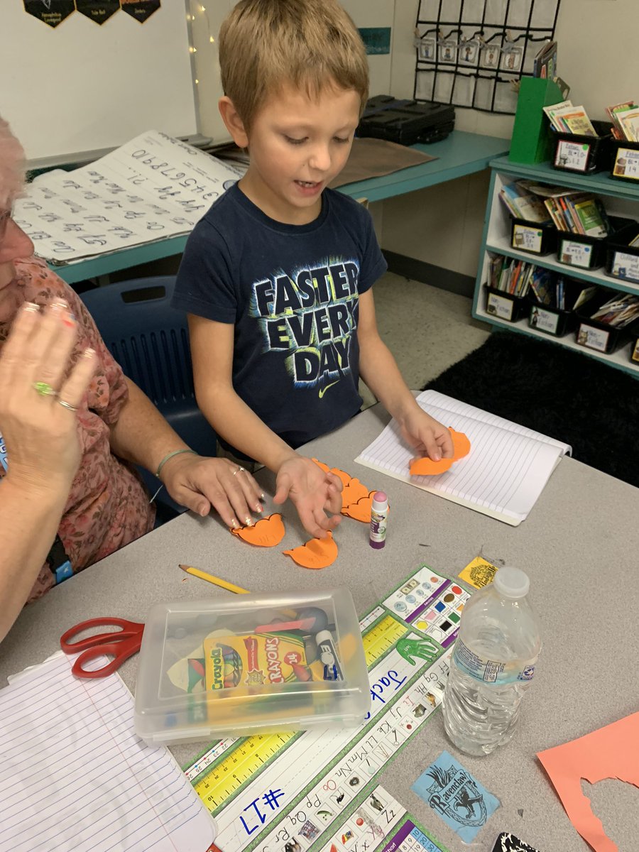 DaeshaEllison's tweet photo. All the ‘cool’ leaders know how to order numbers from greatest to least.     
@plumcreekelem #lockedonexcellence https://t.co/jT4VboLIMJ