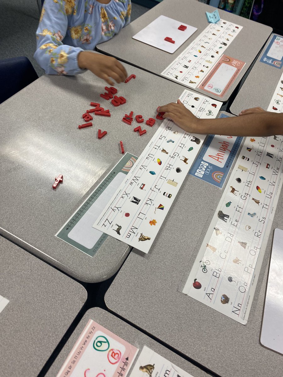 MrsAWaller's tweet photo. Sorting letters, noting the differences in those with lines and those with curves, or both! #oce #phonics #ela #firstgrade @OCE_BlueJays https://t.co/Wr1RW6Y3bO