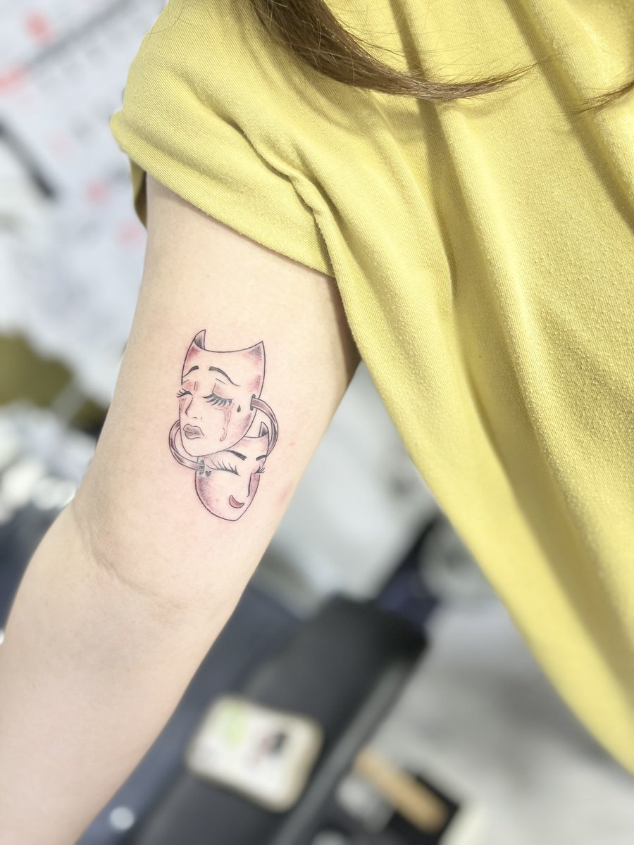 lunar_orbit2's tweet photo. #女ツーフェイス🙆‍♂️
#持ち込みデザイン
work by @lunar_orbit 

#タトゥー #刺青
#tattoo #tattooed  
#洋彫り #和彫り #彫師 #刺青彫師
#タトゥー女子 
#ガールズタトゥー
#レタリングタトゥー
#tattooartists #tattoostudio #tattooshop
#girlstattoos #letteringtattoos
#coveruptattoos https://t.co/FqBVGdmroy