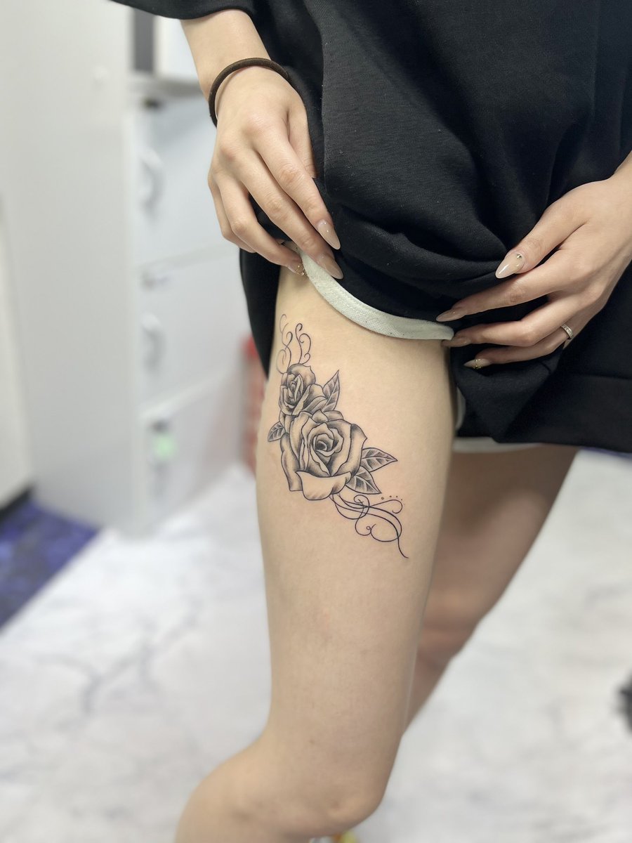 lunar_orbit2's tweet photo. #シンプルバラ🙆‍♂️
#女子力向上アイテム
work by @lunar_orbit 

#タトゥー #刺青
#tattoo #tattooed  
#洋彫り #和彫り #彫師 #刺青彫師
#タトゥー女子 
#ガールズタトゥー
#レタリングタトゥー
#tattooartists #tattoostudio #tattooshop
#girlstattoos #letteringtattoos
#coveruptattoos https://t.co/exgFdATioI