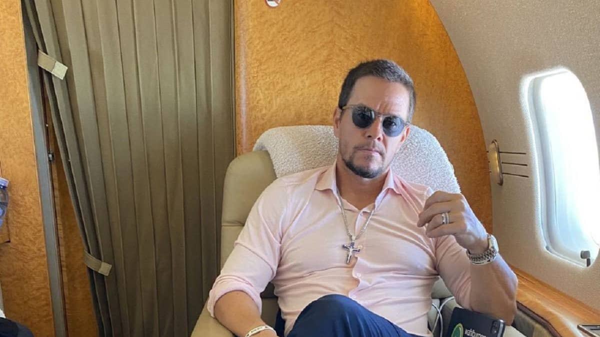 daniel197735's tweet photo. Taylor Swift and Mark Wahlberg announce plans to fly separate private jets to meet the Queen in Balmoral. https://t.co/R0tcftZINU