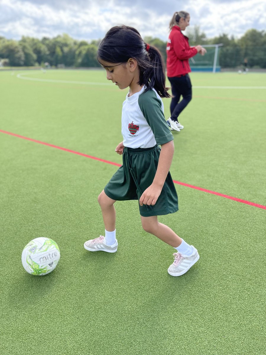 HallfieldSport's tweet photo. In Year 2 games this afternoon, the children enjoyed some football practice. This saw the children develop their dribbling skills, passing and ball control. I think we have some future sports stars in the making!⚽️⚽️@HallfieldSchool @HallfieldSport #GamesLesson #FootballPractise https://t.co/kFK8sxkQlA