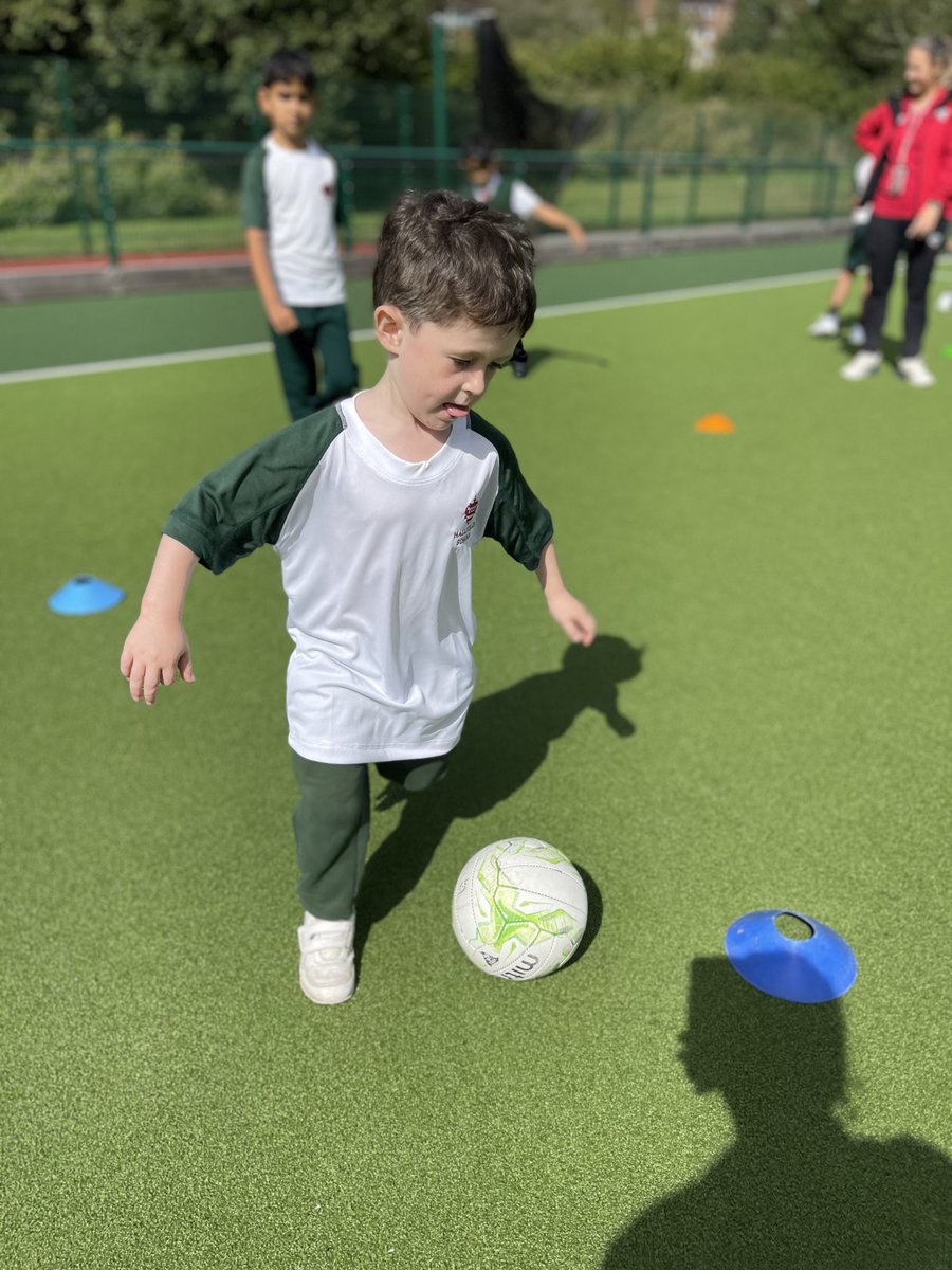 HallfieldSport's tweet photo. In Year 2 games this afternoon, the children enjoyed some football practice. This saw the children develop their dribbling skills, passing and ball control. I think we have some future sports stars in the making!⚽️⚽️@HallfieldSchool @HallfieldSport #GamesLesson #FootballPractise https://t.co/kFK8sxkQlA