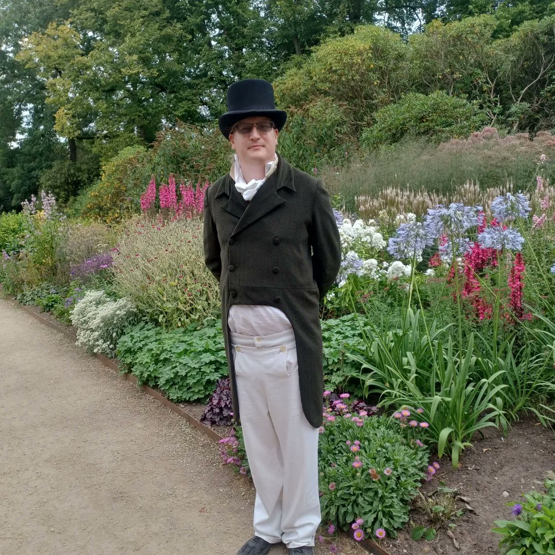 cindraxian's tweet photo. So I got to dress as a gentleman over the weekend. As a brit ,I feel it is very fitting attire.

The pants have no pockets , this made me sad

#gentleman #lord #dressup #clothing #antiquity #British #nopockets https://t.co/jXEbuLM5wp