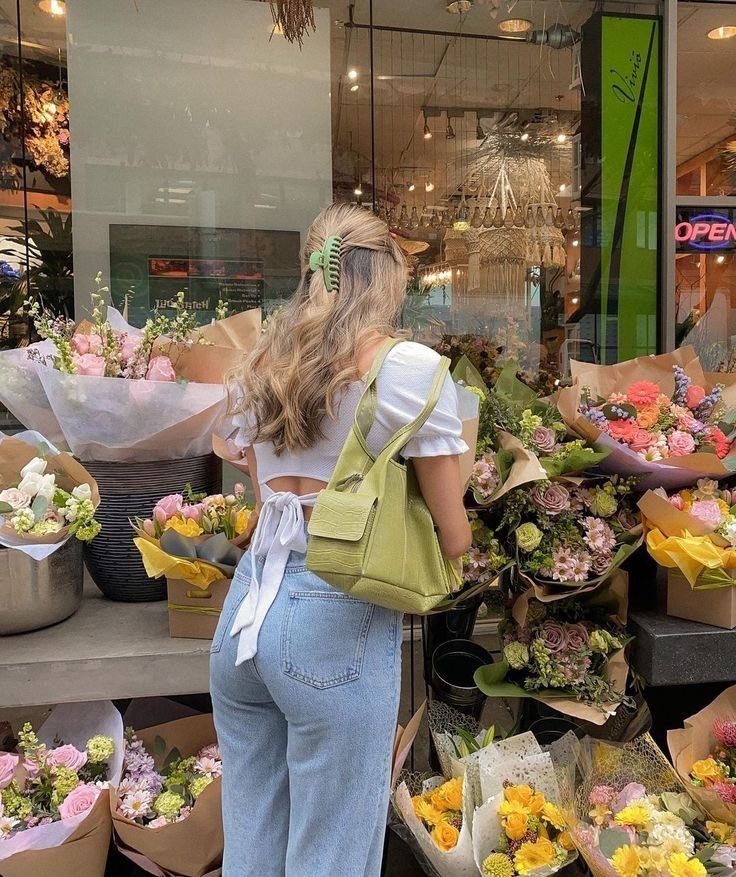 LaVeraVenere's tweet photo. Buonasera così , se parliamo ti assegno un fiore https://t.co/E5nXznGWAD