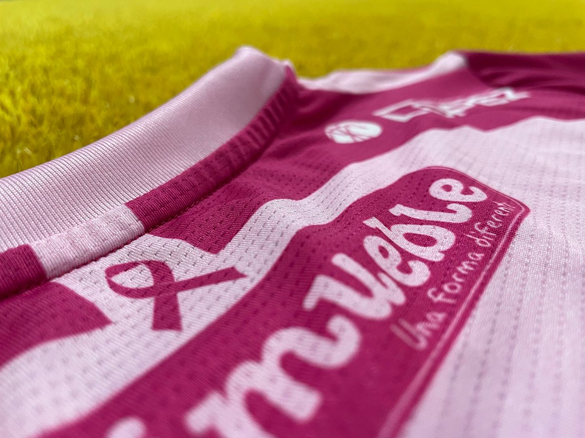 ajicamporti's tweet photo. Detalle solidario del @JaenFS  💟
Por cada compra realizada de esta camiseta, el Club donará 3€ a nuestra asociación ajicam (asociación jiennense cáncer de mama)

¡GRACIAS!🌸

#ajicamcontigoyporti
#detallessolidarios https://t.co/KO1XQ3fTvO