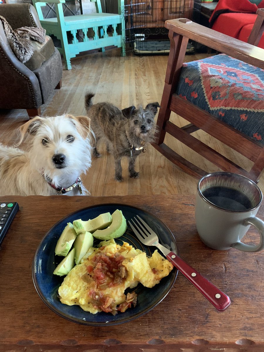 WyckedWyre's tweet photo. Is anybody else addicted to El Pinto Fire Roasted Green Chile sauce?
#GoodStuffMaynard
#EggsAndAvocado
#HotBlackCoffee☕️
#Breakfast https://t.co/wPPG8Vtm4j