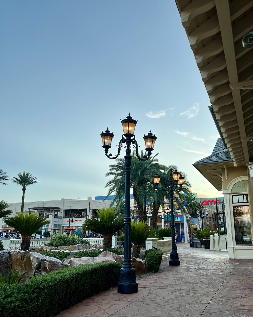 delanidenton's tweet photo. Practiced some photography this last weekend in #LasVegas. Who can name the place 👇 https://t.co/QzlIUSAX43