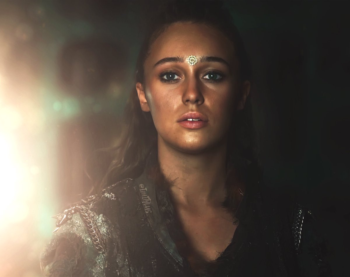 imitylus's tweet photo. The cracks in Lexa always hit me hardest. When the dam breaks for the briefest second, and a sea of emotion nearly floods through. It added depth to her character in the most subtle ways. It takes a special kind of person to portray a character with that many underlying layers. https://t.co/yML5P82TcT