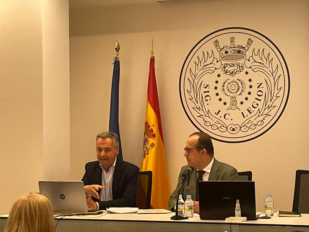 .<a href="/ica_leon/">ICA de Leon</a> ha acogido la jornada del #CACYL 'La protección jurídica de las personas con discapacidad', con más de 600 inscritos (presenciales y online). Intervenciones:

🔸El fiscal de la Audiencia Provincial de León, Francisco Javier Gutiérrez
🔸<a href="/santocildesleon/">Fernando Rodríguez Santocildes</a>, decano del ICAL