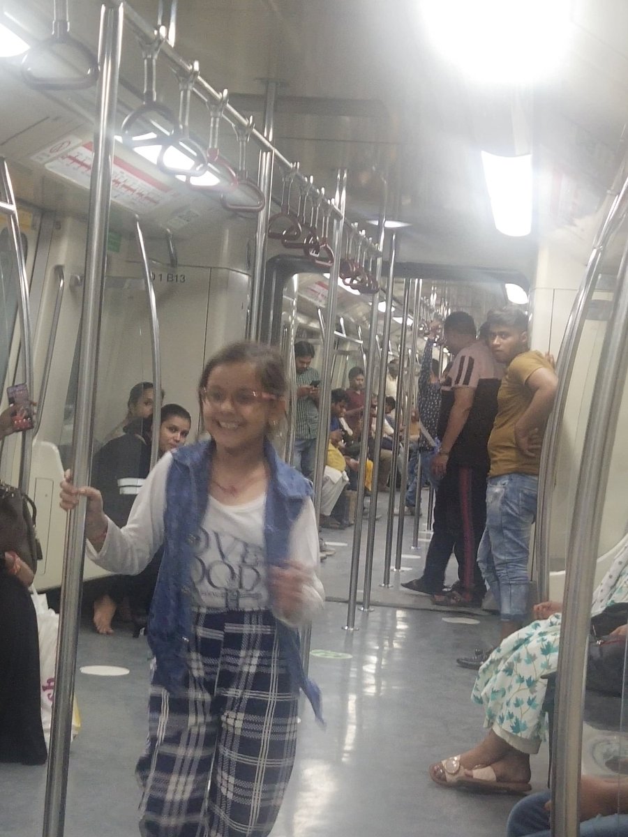 PrachiyNBT's tweet image. #ZeroAction : @DCP_DelhiMetro के लेडीज के लिए ऐसे आरक्षण का क्या फायदा? लेडीज कंपार्टमेंट में पुरुषों की अनजाने में एंट्री या मौजूदगी से आपत्ति नहीं है। पर यह रोज का अनुभव है कि कुछ लोग जानबूझकर केवल महिलाओं के लिए आरक्षित डिब्बे के अंदर घुसते हैं। कहने के बावजूद बहस करते हैं।