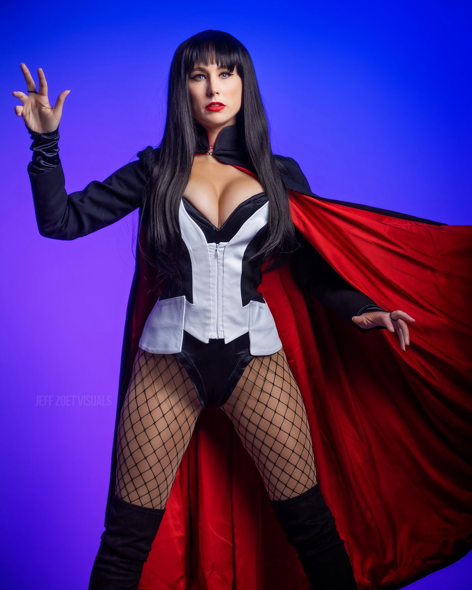 "Hello Boys. Care to see a magic trick?"
- Zatanna

If you could wield magic what would it 

📸: @jeffzoetvisuals 

#ZATANNA #zatannacosplay #DCFC #DCcosplay #cosplay #cosplayer #cosplayergirl #cosplaying #cosplays