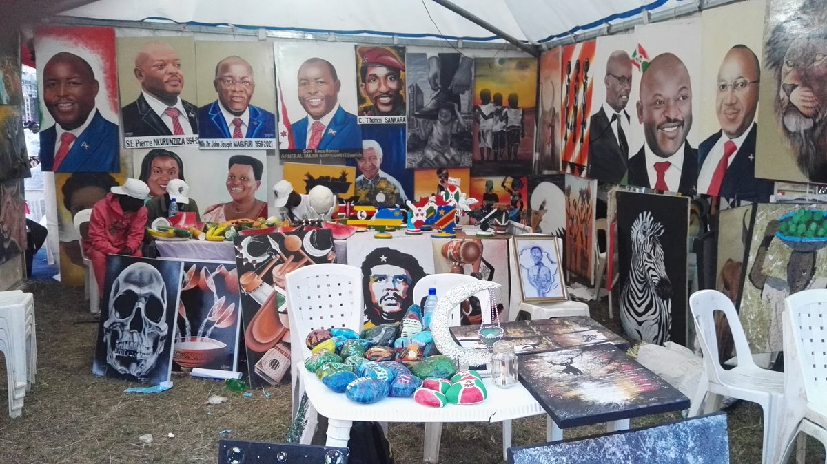 MinJSCBdi's tweet photo. 3.L’exposition des objets d’art, le marché culturel, le theatre,le marché et l’exposition alimentaire sont quelques activités effectuées lors du Festival #JAMAFEST 2022 de la @jumuiya. https://t.co/fz2P6YJNlJ