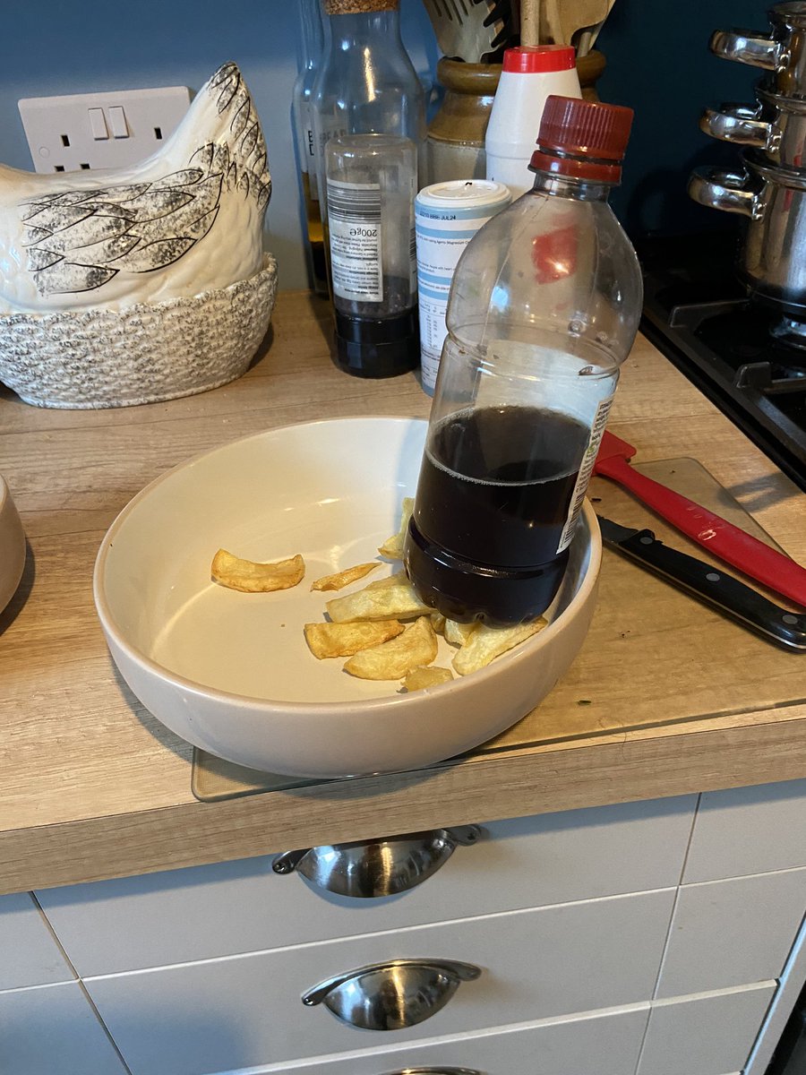 nettyjoseph's tweet image. I asked my husband to put some vinegar on my chips