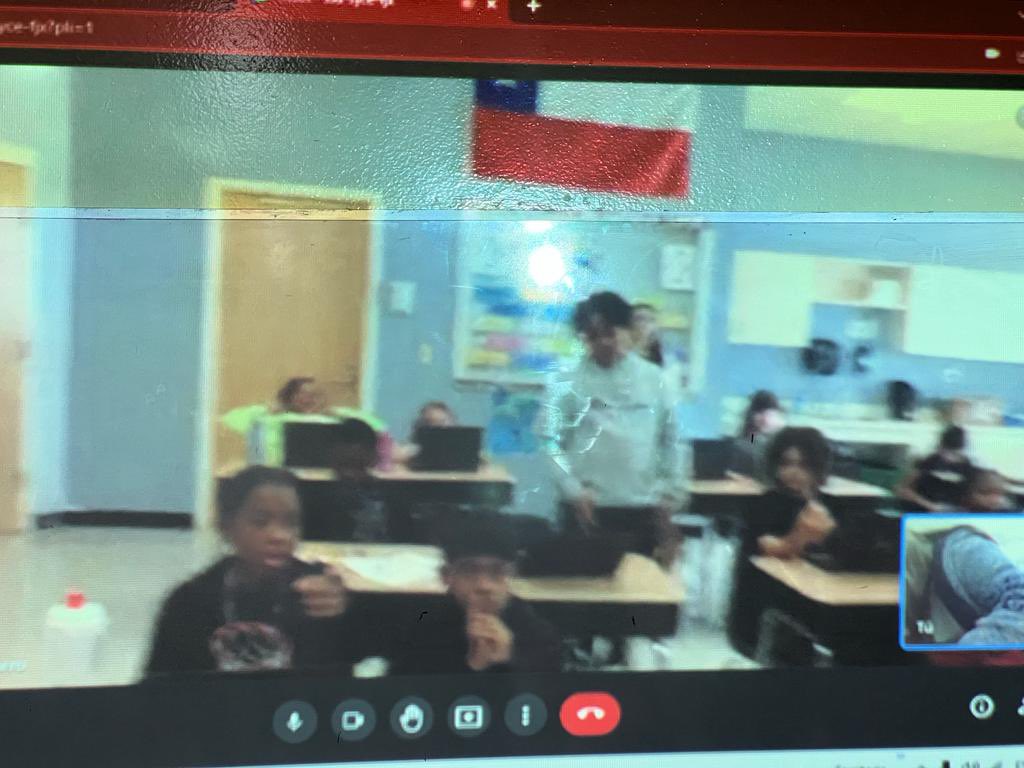 pattysolandrade's tweet photo. Last week we did a mental math activity with students from Chile. La semana pasada hicimos una actividad de cálculo mental con estudiantes de Chile @rockyriverelem @PArenas_Colegio @ParticipateLrng #UnitingOurWorld https://t.co/UClMsHfNfh