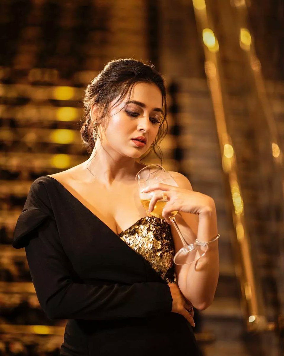 TellyFusion's tweet image. Beauty at it&apos;s peak 😍 💘

#TejasswiPrakash #TejaTroops #TejRan
