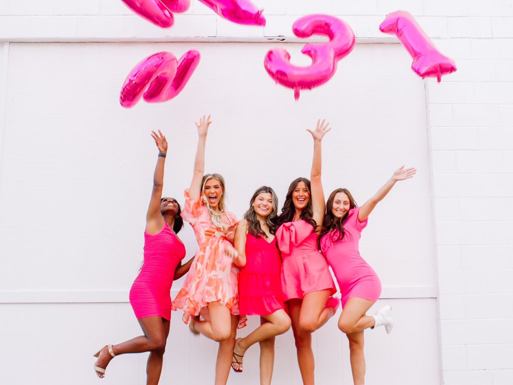 THE COUNTDOWN IS OVER 🥳👭🌈🕺💖 the link to register for recruitment closes TODAY @ 5pm!!!! get signed up + let us welcome you with open arms! 🤩🧡👭 

CLICK THE LINK IN OUR BIO + don’t be afraid to reach out to us! 🥰🥰🥰