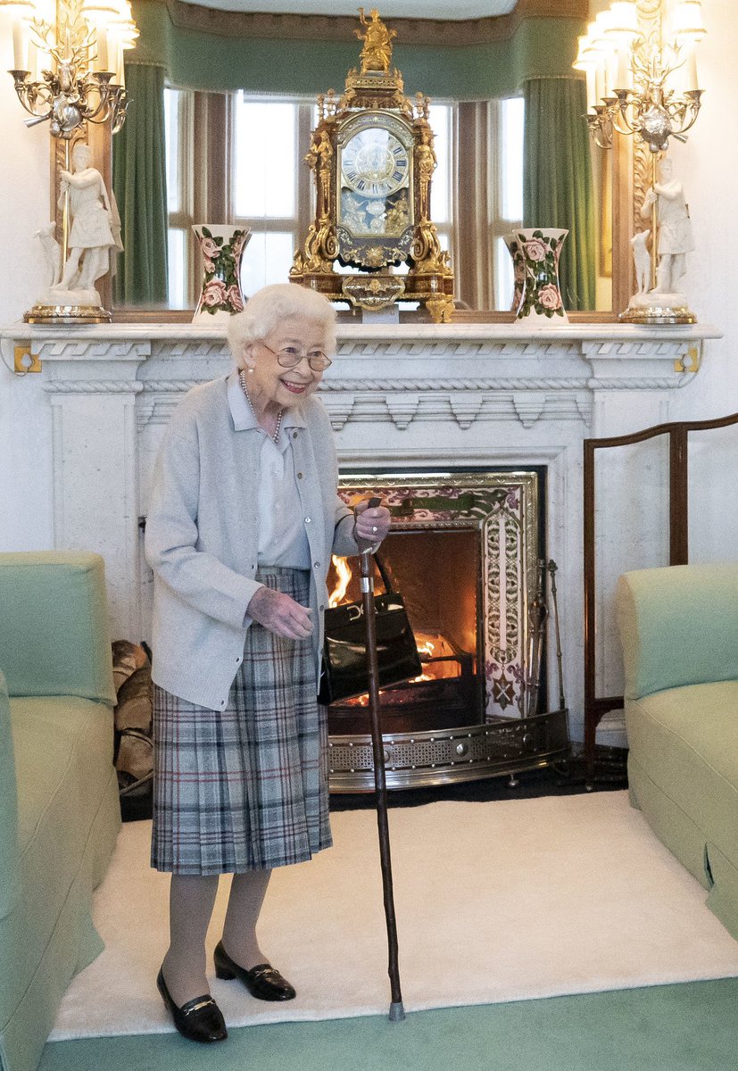 KtLeeArrowsmith's tweet photo. The Queen carries a marmalade sandwich and fire in her handbag 🔥

Pic @belperbarlow https://t.co/lInOlqxr81
