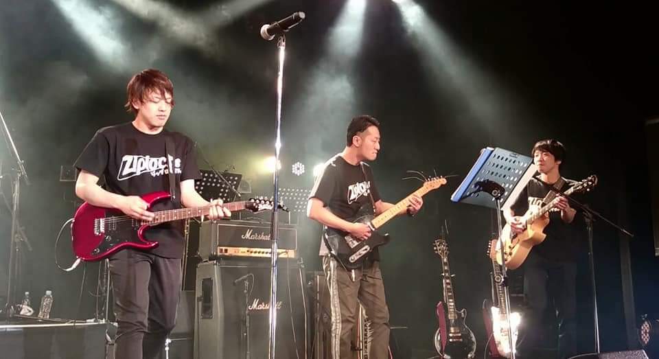925_hiroko's tweet photo. 3年前
2018.3.23
#岡本隆根 さんの
名古屋初ワンマン
KINGS OF THE ROCK
ON THE ROCK SPECIAL
@ ダイアモンドホール 🎤
#Ziplocks
ボーカル くどP & こいけd
ギター MEGURU さん
キーボード 橋本みのり さん https://t.co/w3NZSq9qaO