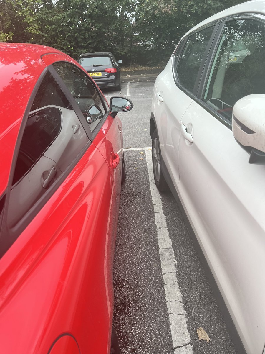 little_oneeee's tweet photo. Now, these aren’t the biggest spaces, I’ll admit, but considering my car was here first, you could try to not park like a twat. Was in a mood so decided to leave a note. https://t.co/SVyu1oti6g