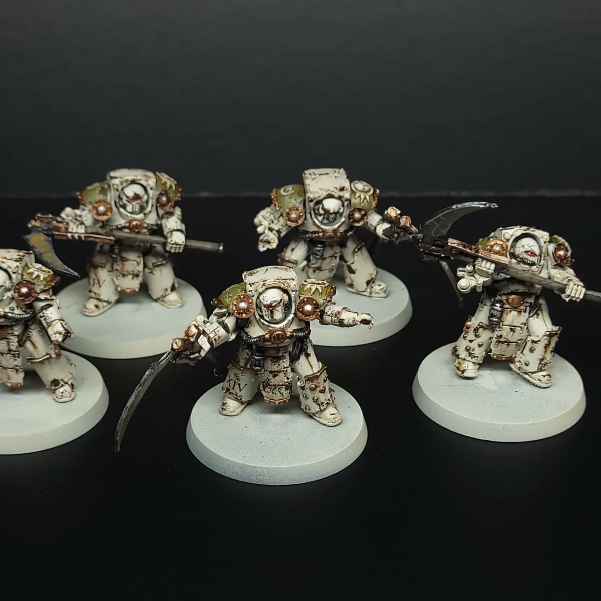 2manyminis's tweet photo. Very basic paintjob for the first of 65 deathguard terminators. My heresy purchases got out of control!

#30k #warhammer #warhammer30k #horusheresy #ageofdarkness #deathguard #forgeworld #minis #minipainter #14thlegion https://t.co/TJpMGzxsU4