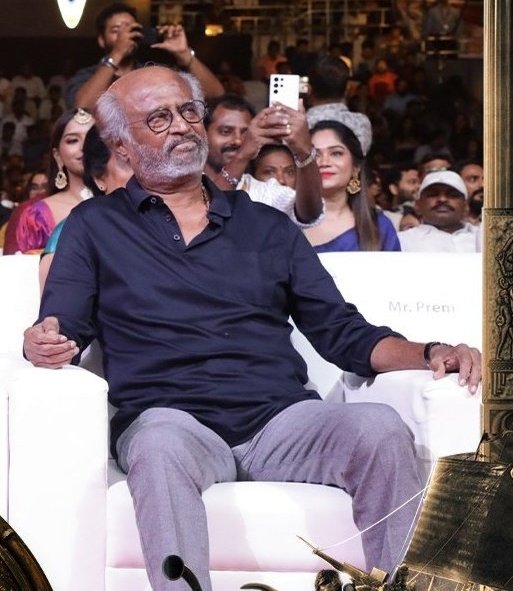 timepasspage's tweet photo. #Thalaivar THE BOSS 💥💥
#Jailer #Rajinikanth
#PonniyinSelvan #PS1 #ManiRatnam #CholasAreComing https://t.co/n1WdL4lTyF https://t.co/daYJ8ZDDdj
