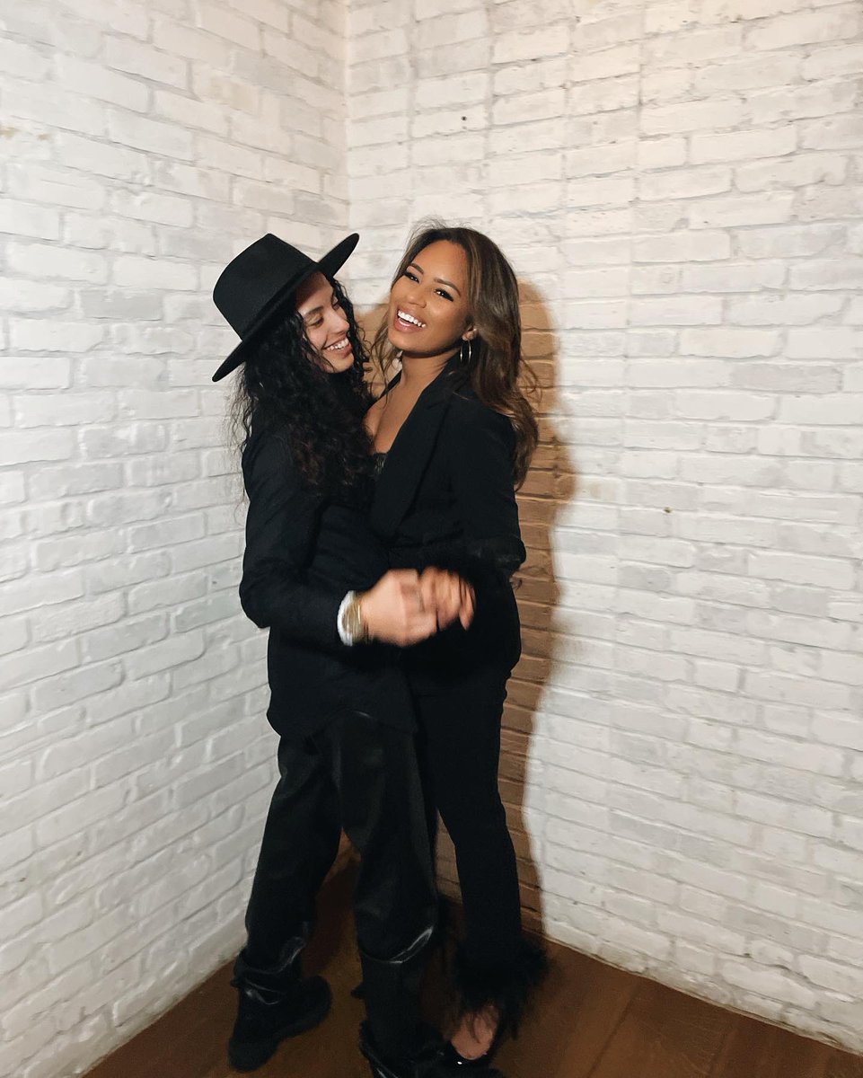 jasmineelynn's tweet photo. The love and support is insane 🙏🏽 Answering all your questions on my instagram page rn, appreciate all of you 🏳️‍🌈🫶🏽 #CosmicLove #LGBTQ https://t.co/lV3vO4lYRt
