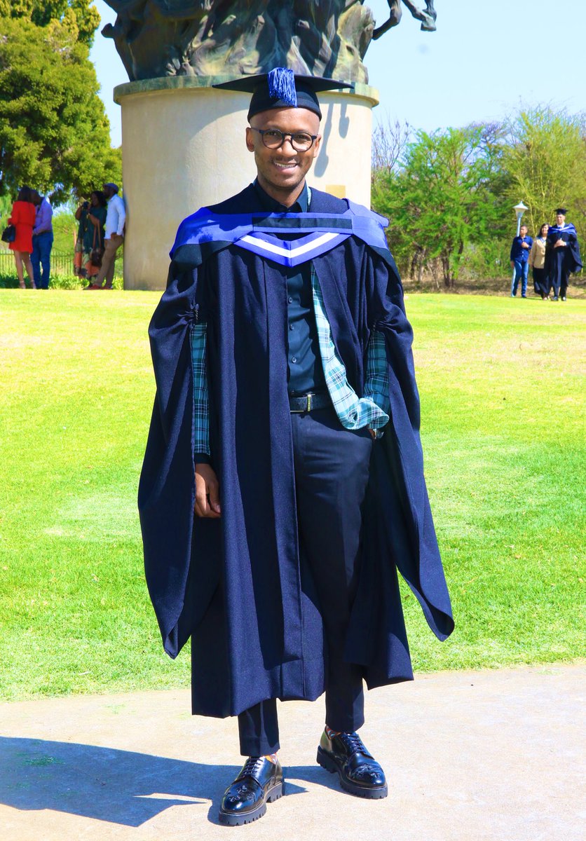 SIDWELL_N's tweet photo. Sleepless nights while working full time to obtain another degree. Glad I was resilient enough to persevere and see this through. Thank you to all those who helped me get this far. Another one in the bag! I’m a Master in Business Administration 🎓🥂 cheers friends ❤️ https://t.co/NX92SVZsAn