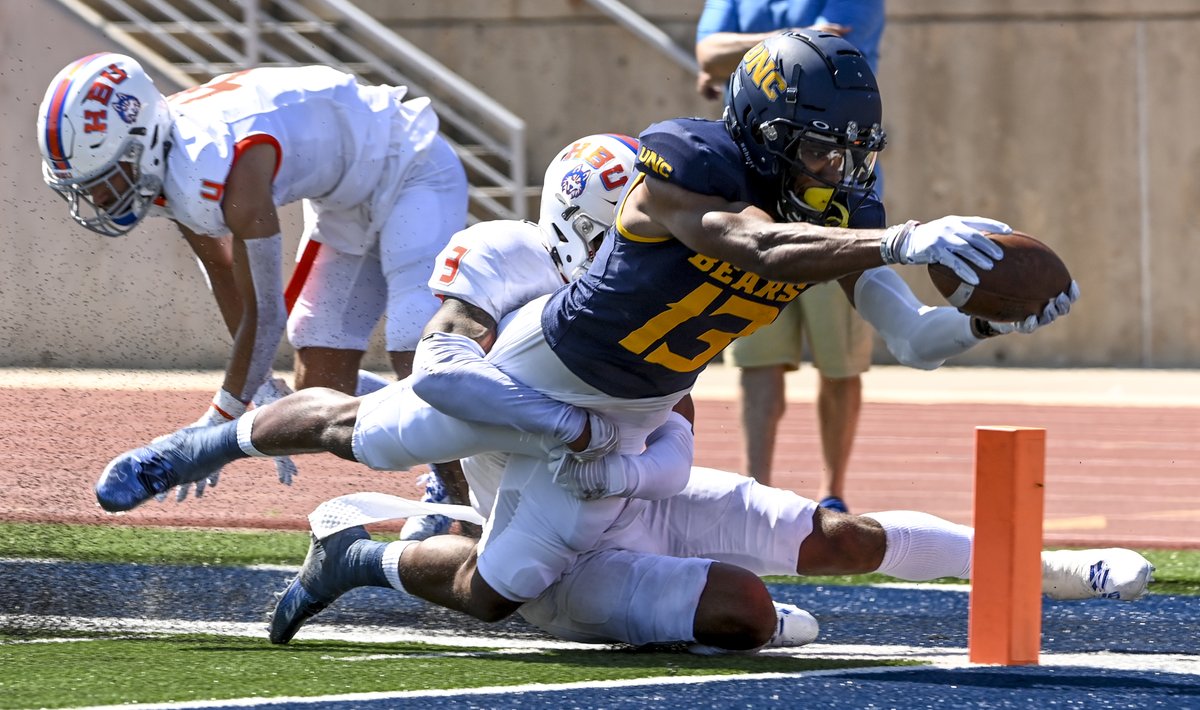 AlexMcIntyre520's tweet photo. College football is back in Greeley, as @UNC_BearsFB fell to Houston Baptist 46-34 at Nottingham Field on Saturday to open their season. More photos: https://t.co/FSyLKtd2rH | 📸 for @GreeleyTribune @gtribsports https://t.co/tvkm1WxUFF