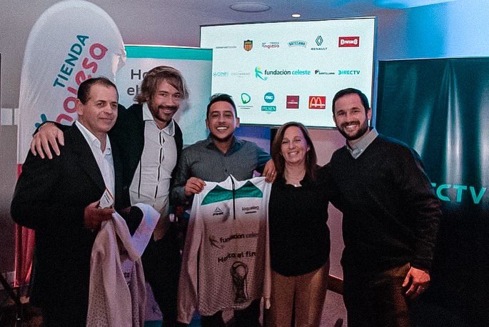 DiegoLugano's tweet photo. Ayer de noche se realizó la presentación de Fundación Celeste 2022. En una velada hermosa, donde se mostraron proyectos viejos y nuevos, disfrutamos de la presencia de algunos jugadores fundadores y la compañía de Diego Alonso y Darío ,Gracias al cuerpo técnico por la humildad. https://t.co/szXWkqcLrK