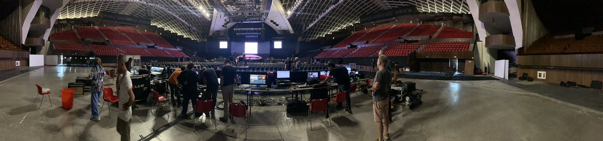 DZambuka's tweet photo. Before the show @StarmusArmenia a lot of tech and a great team needed to run things! https://t.co/kJvq88IW1k