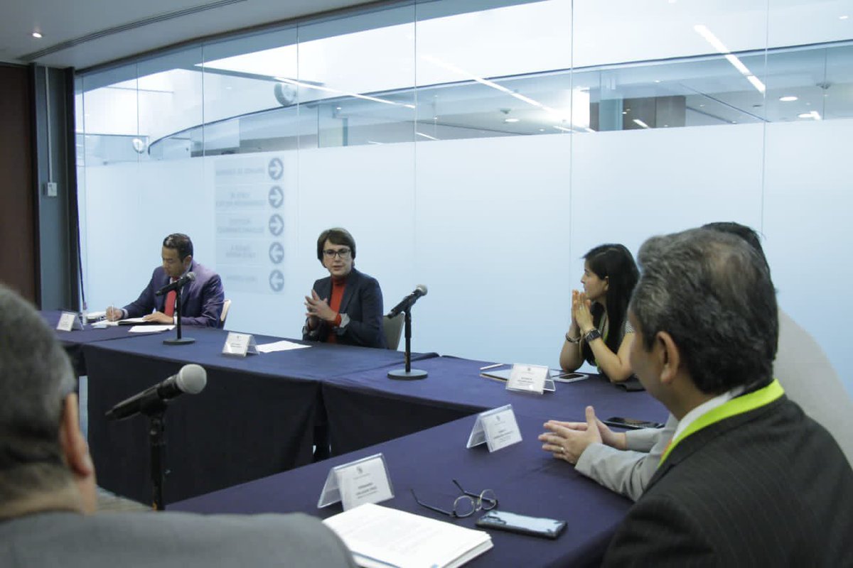 La Presidencia Colegiada, participó en una reunión con la Senadora <a href="/Pat_MercadoC/">Patricia Mercado</a> e integrantes de la Comisión del Trabajo de la Cámara de Senadores para plantear el proyecto de realizar un foro de la Banca de Desarrollo,también se abordaron temas laborales.
#UnidosSomosMasFuertes