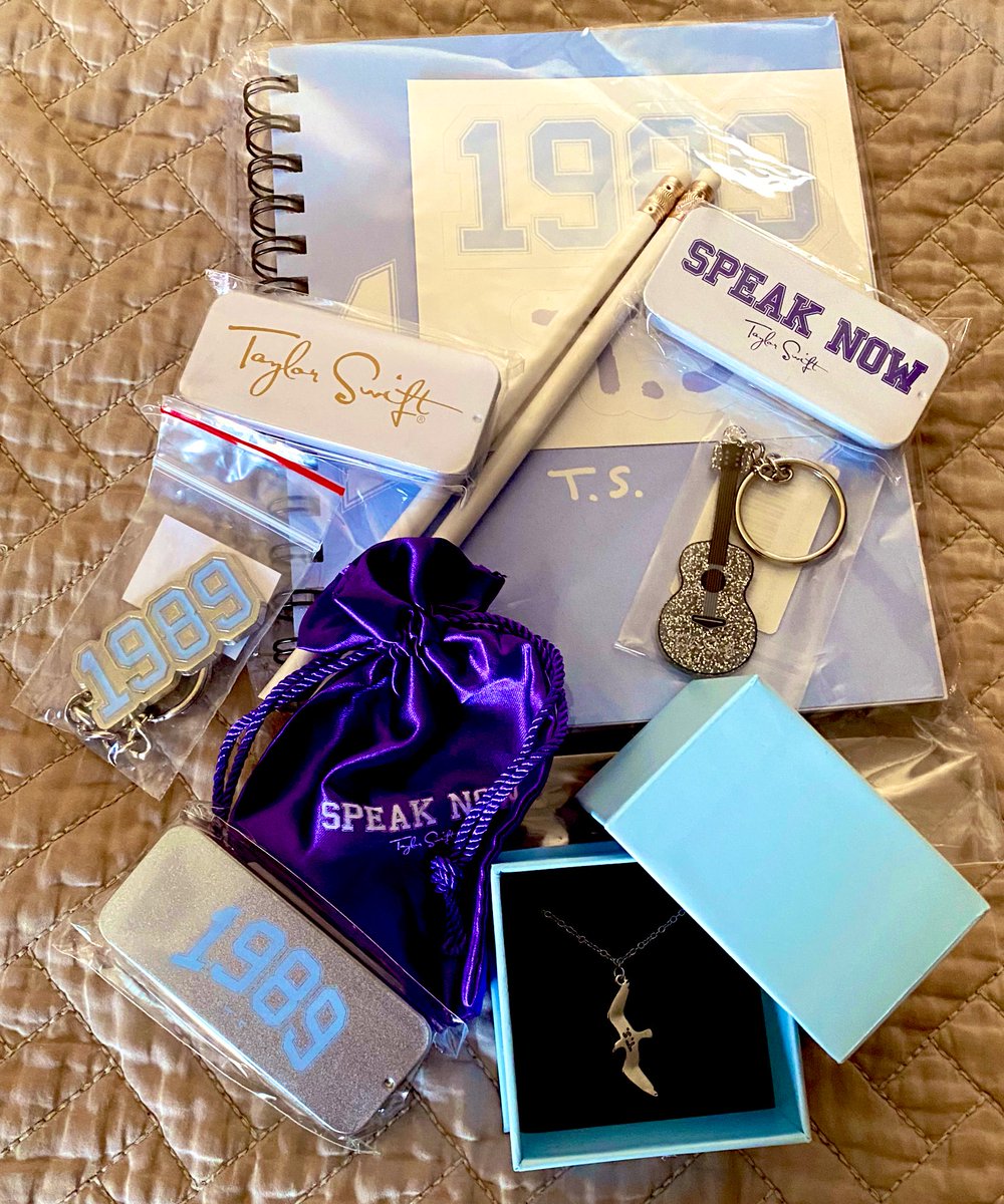 Eh close enough to 1500! I just wanna do this mega giveaway 🤷🏼‍♀️😬 winner to be announced Friday at midnight PST (so basically in the middle of the night Thurs night).
1. Like this post.
2. Repost.
3. Comment with your favorite dinosaur 🦕 🦖
Winner will be chosen randomly 🫶🏻