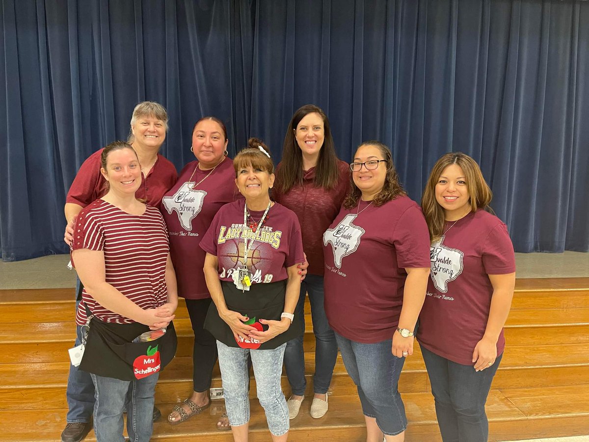 JMarquez_OFE's tweet image. We @HumbleISD_TE stand with @Uvalde_CISD as they return to school today. In our thoughts and ❤.