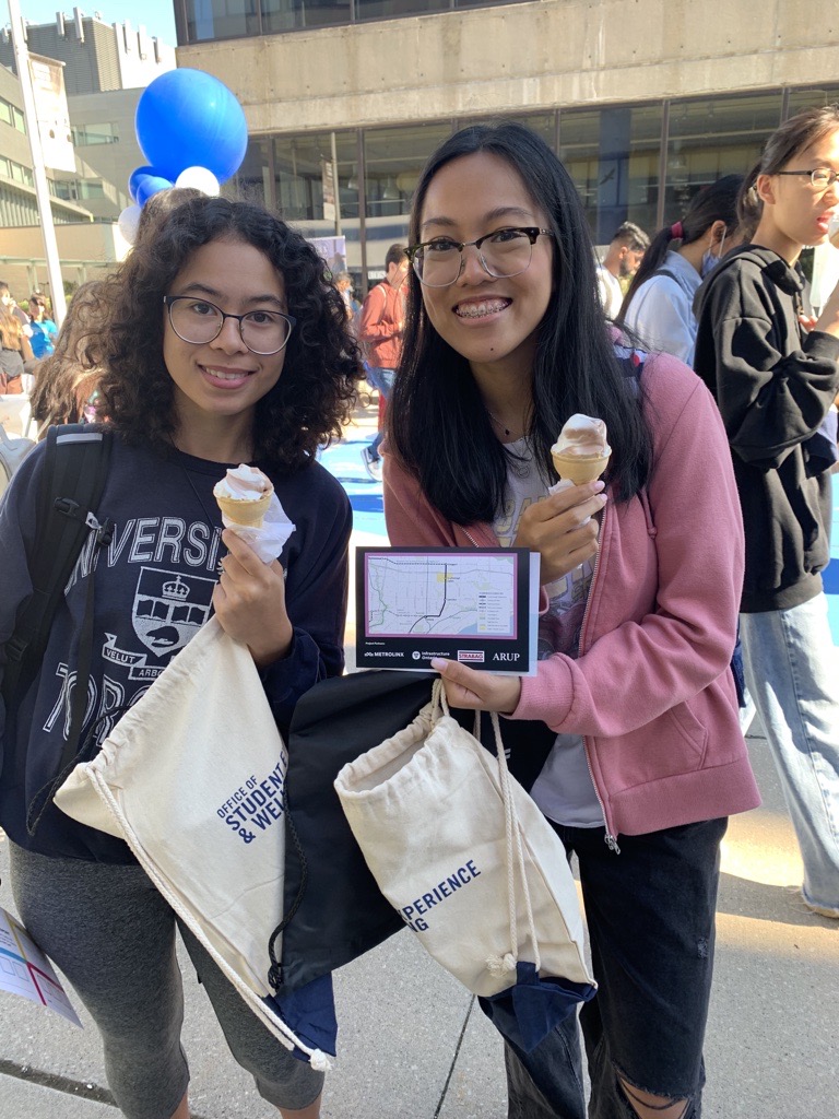 ScarbSubwayEXT's tweet photo. Welcome #BacktoSchool students and teachers! We love to meet and hear from future users of the #Scarborough Subway Extension 🚇 Come see us @UTSC today. #ScarbTO #UTSC2022 #thefutureisbright https://t.co/QEyrijj1C9
