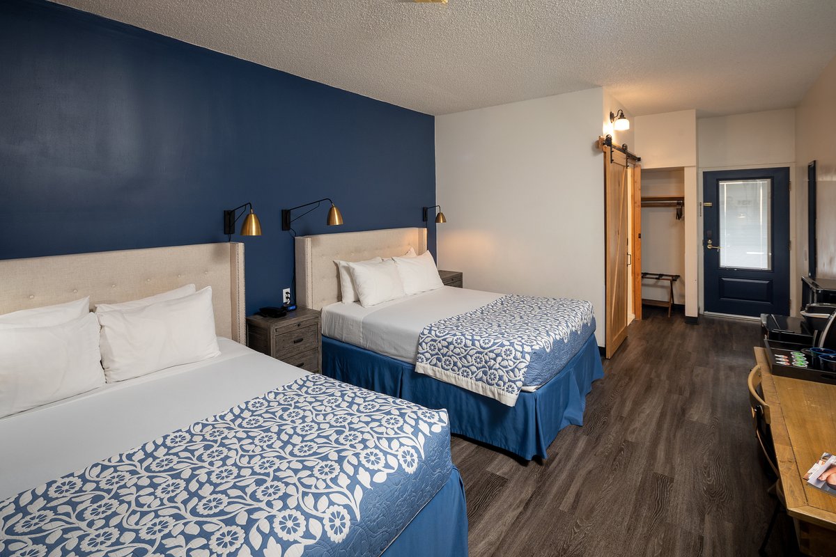 Stay and relax with us here at the Sideways Inn. 😊
.
.
#myhwvmoment #sidewaysinn #sidewayslounge #buelltonca #buellton #discoverbuellton #centralcoastca #centralcoast #westcoastbestcoast #familyvacation