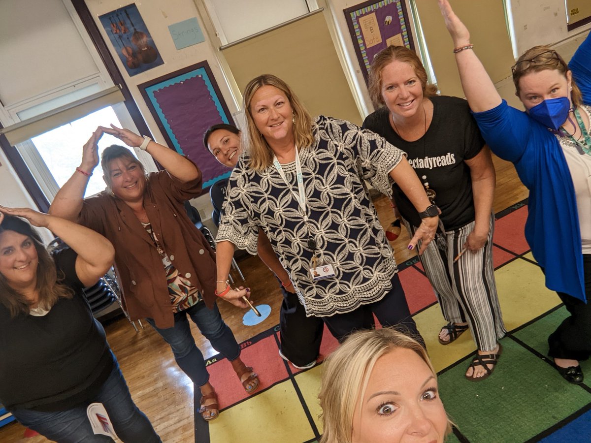 Mrs. Devery tweet media